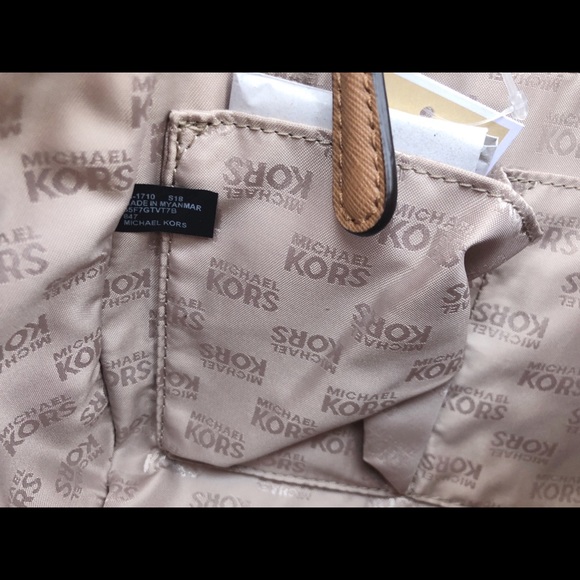 Gaby’sBags👜💕- NWT Michael Kors Large Chain Purse - Picture 7 of 8
